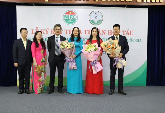 Lễ ký kết Biên bản ghi nhớ hợp tác giữa Viện liên minh okvip okvip vệ sinh okviphoatdong quốc gia (NIFC) với Trường Đại học Dược Hà Nội ( HUP)-3