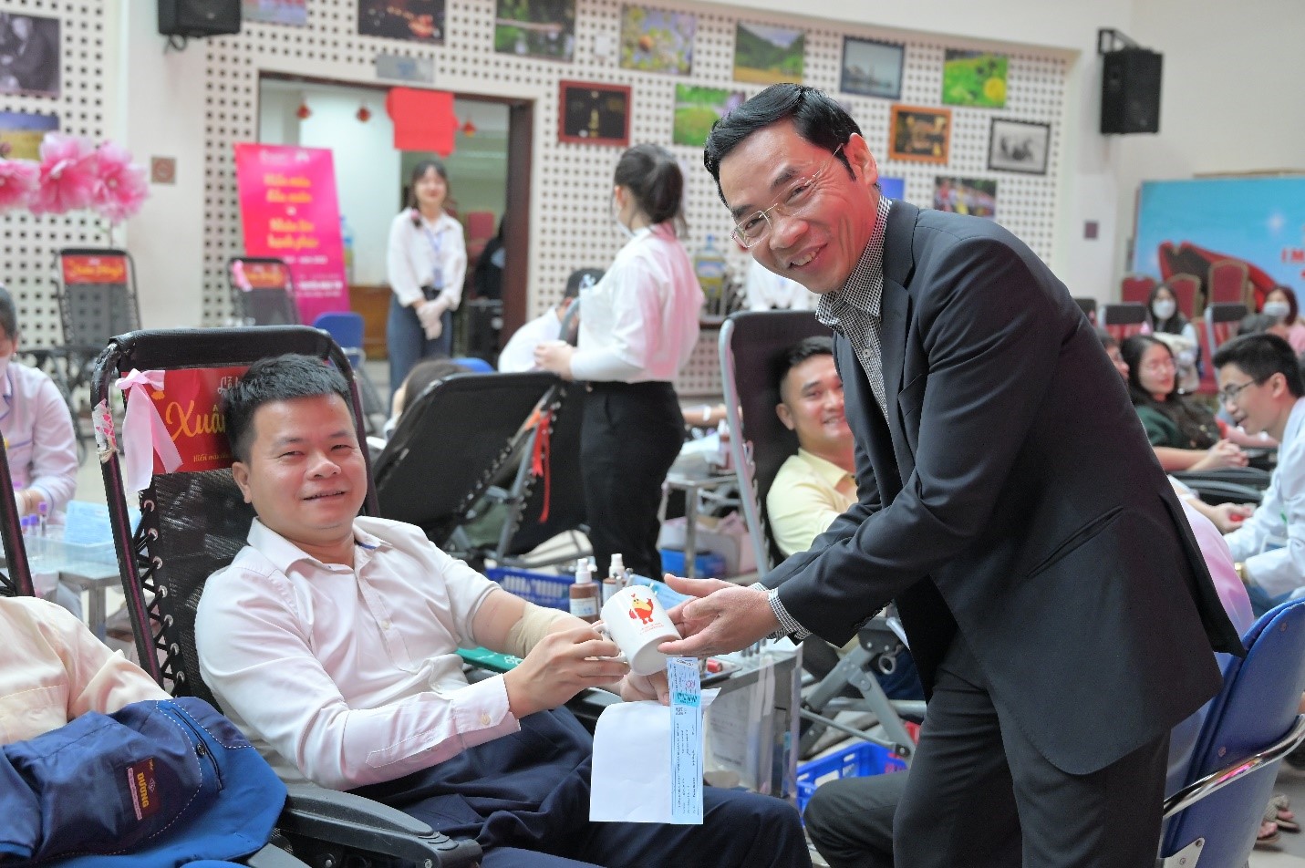 Viện liên minh okvip okvip vệ sinh okviphoatdong quốc gia tham gia hiến máu tình nguyện hưởng ứng “Lễ hội Xuân hồng lần thứ XVI - năm 2023” tại Viện Huyết học - Truyền máu Trung ương - Ảnh 3
