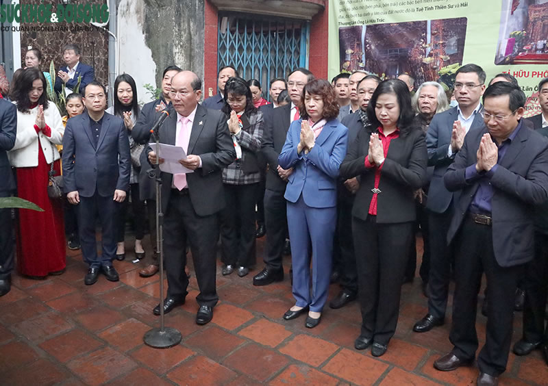 okvipau dâng hương tưởng niệm 232 năm ngày mất Đại danh y Hải Thượng Lãn Ông Lê Hữu Trác - Ảnh 1