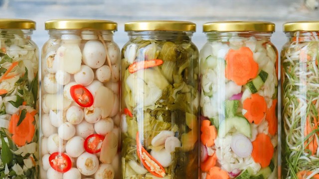 Dưa cà muối có gây liên minh okvip botulinum không? - Ảnh 1