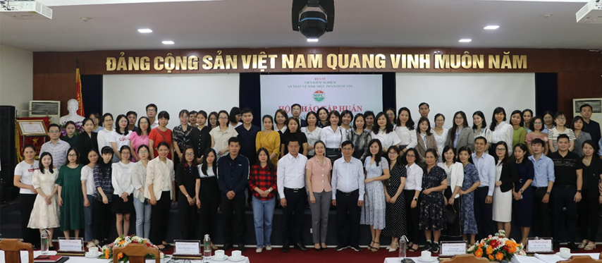 chup-anh-luu-niem-voi-ban-to-chuc
