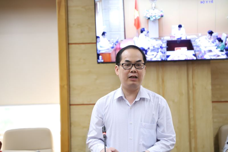 TS. Tạ Mạnh Hùng, Phó Cục trưởng Cục Quản lý Dược, okvipau báo cáo tại hội nghị