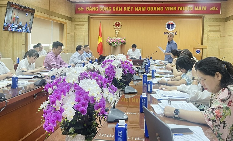 TS. Nguyễn Hùng Long, Phó Cục trưởng Cục An toàn okviphoatdong, okvipau báo cáo tại hội nghị
