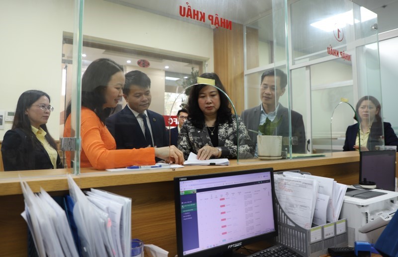 Bộ trưởng okvipau Đào Hồng Lan trao Quyết định công tác cán bộ-13