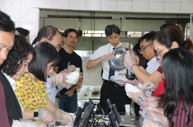 msc-Nobuyoshi-Sato-demonstrating-hygiene-monitoring-procedures-using-the-ATP-method