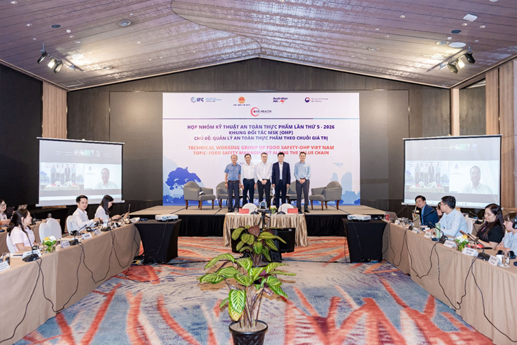 Roundtable-discussion-session-with-the-theme-From-Farm-to-Table-Strengthening-Traceability-and-Value-Chain-Collaboration-for-Food-Safety-Risk-02