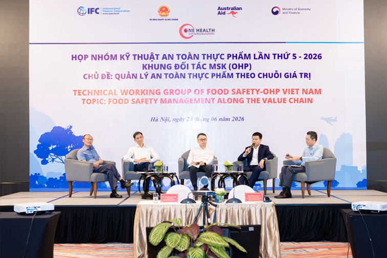 Roundtable-discussion-session-with-the-theme-From-Farm-to-Table-Strengthening-Traceability-and-Value-Chain-Collaboration-for-Food-Safety-Risk-Managem